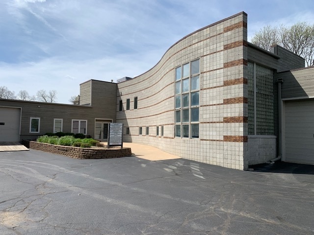 12425 Knoll Rd, Elm Grove, WI for lease Primary Photo- Image 1 of 18