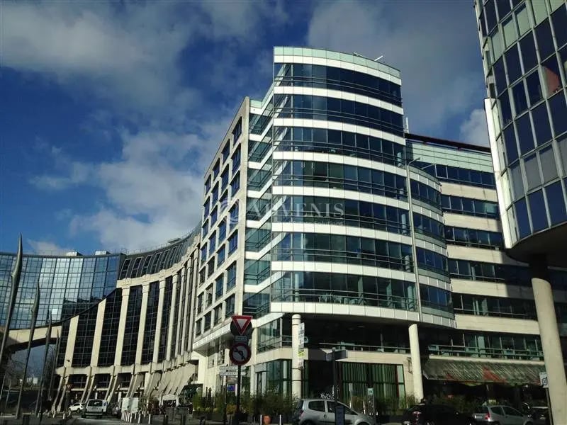 Office in Montigny-le-Bretonneux for lease Building Photo- Image 1 of 10