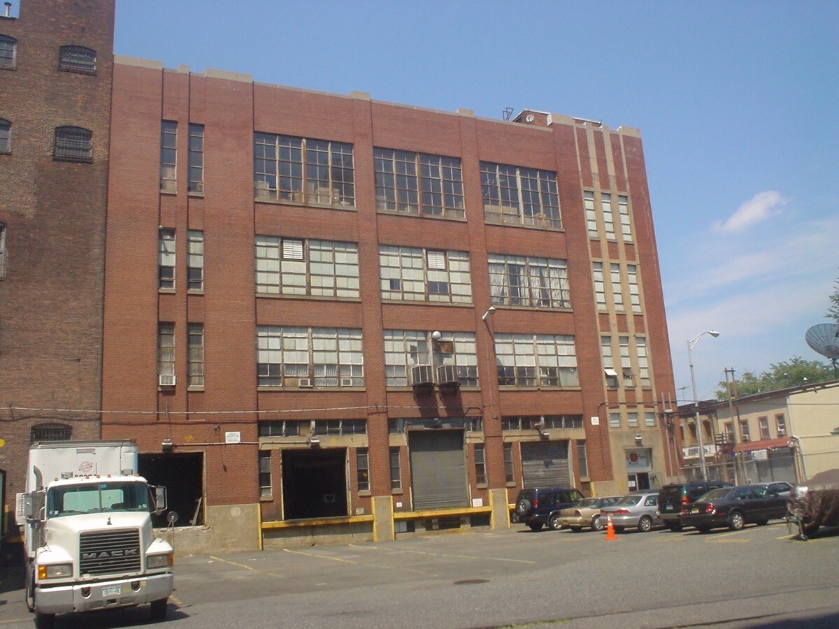 1 Market St, Passaic, NJ 07055