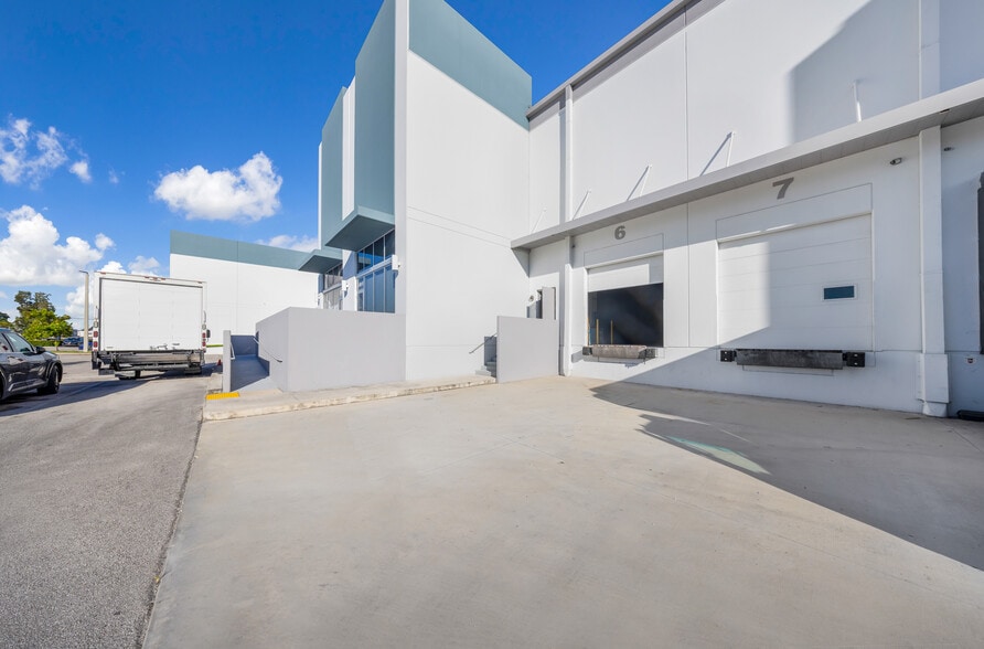 14001 NW 112th Ave, Hialeah Gardens, FL for lease - Building Photo - Image 2 of 16