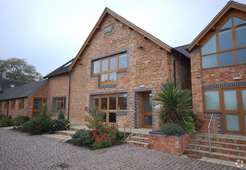 Watling St, Lutterworth for lease - Primary Photo - Image 1 of 2