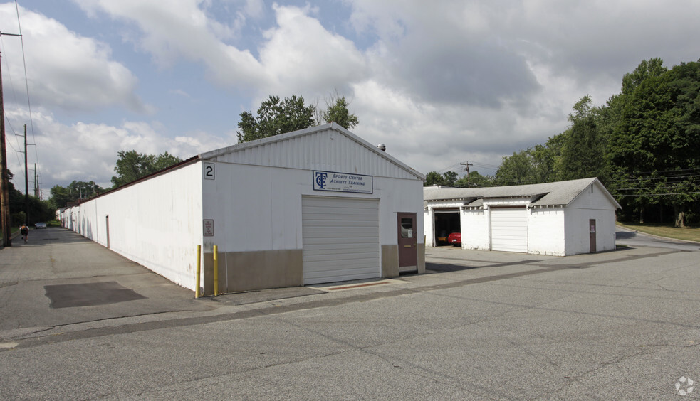 1 Flowerfield, Saint James, NY for lease - Building Photo - Image 1 of 7