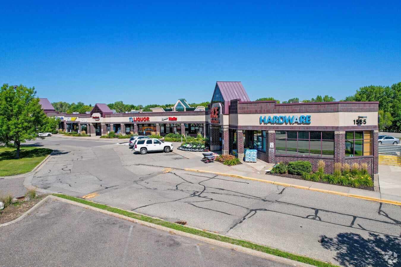 1565 Cliff Rd, Eagan, MN 55122