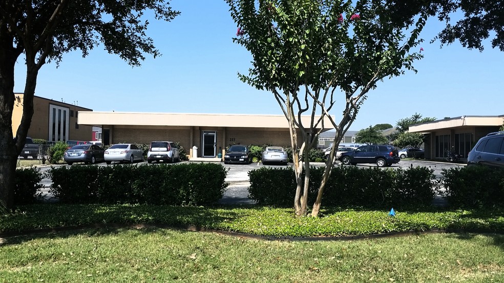 227 NE Loop 820, Hurst, TX for lease - Building Photo - Image 1 of 13