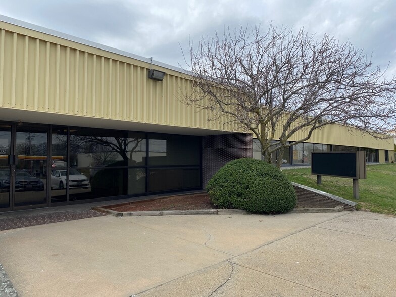 1 Wholesale Way, Cranston, RI for lease - Building Photo - Image 1 of 7