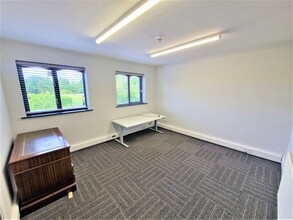 442 Chester Rd, Stockport for lease Interior Photo- Image 1 of 13