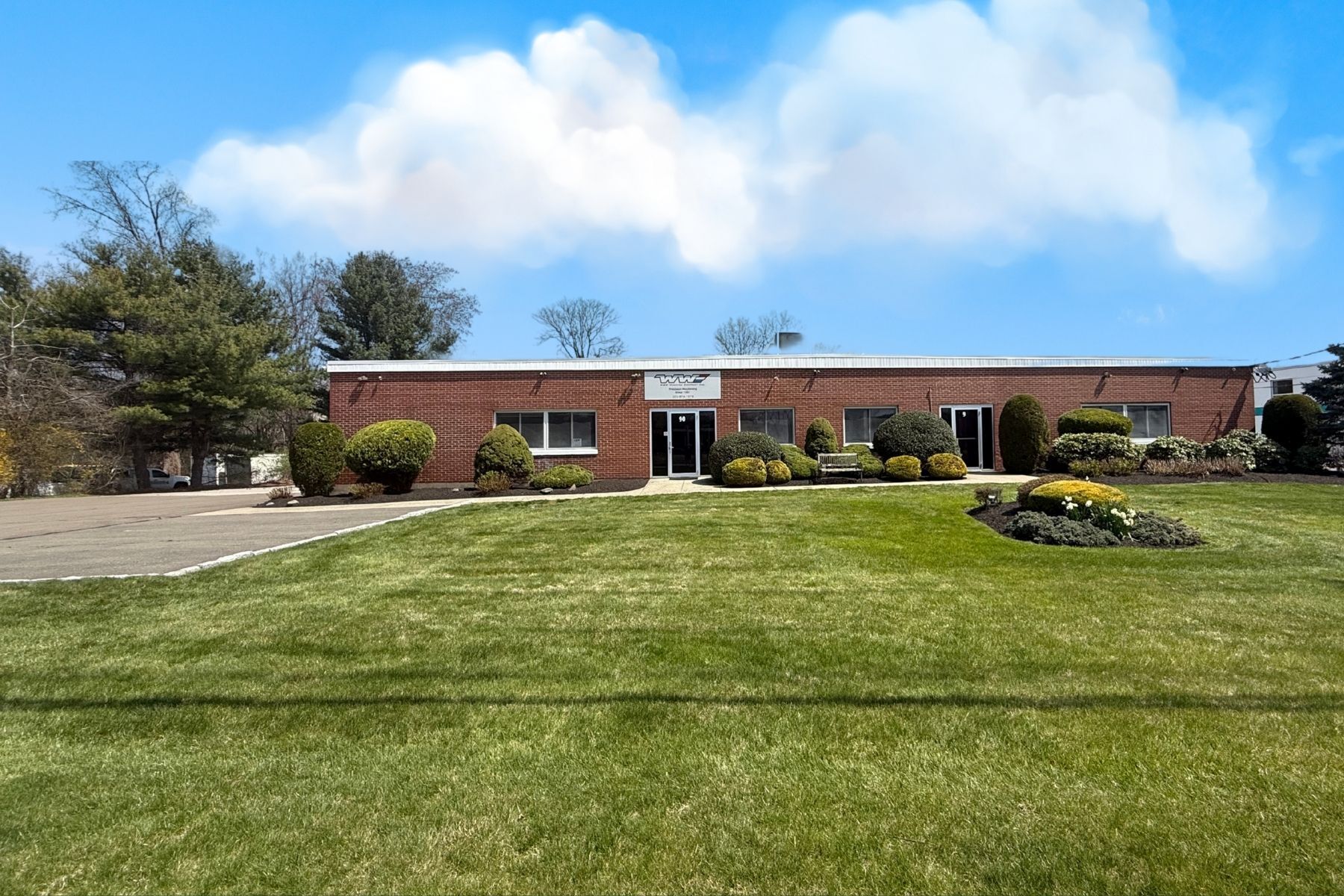 90 Woodmont Rd, Milford, CT for sale Primary Photo- Image 1 of 1