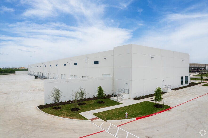 19121 Marketplace Ave, Kyle, TX for lease - Building Photo - Image 3 of 22