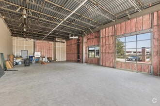 5981 High Point Dr, Irving, TX for lease Interior Photo- Image 2 of 3