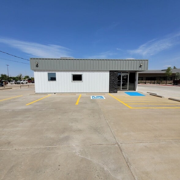 5007 Avenue U, Lubbock, TX for lease - Building Photo - Image 1 of 23