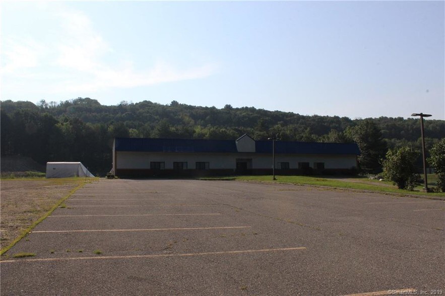 147 Torrington Rd, Winsted, CT for sale - Building Photo - Image 1 of 1