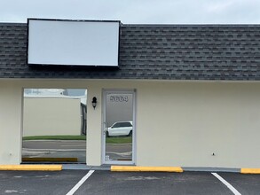 5624 Swift Rd, Sarasota, FL for lease Building Photo- Image 2 of 8