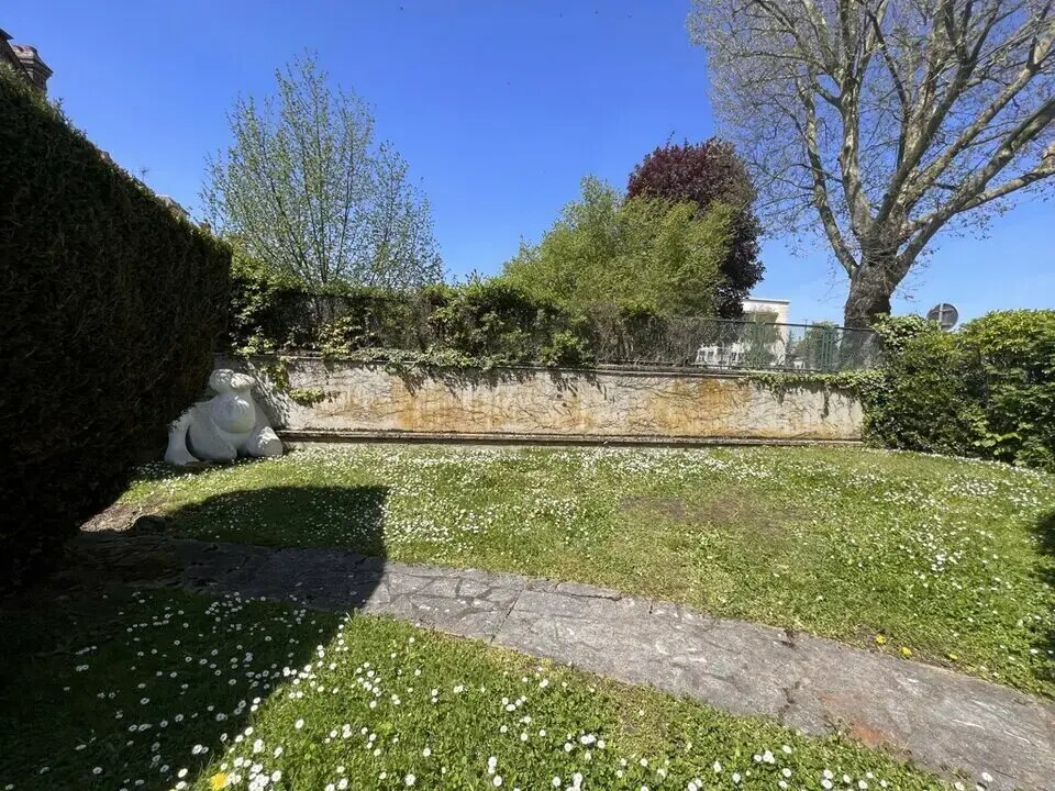 View Photo