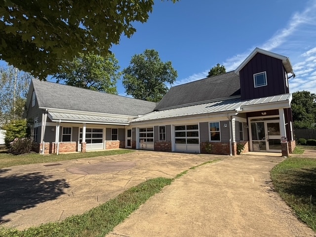 135 S Eagle St, Geneva, OH for sale - Building Photo - Image 2 of 30