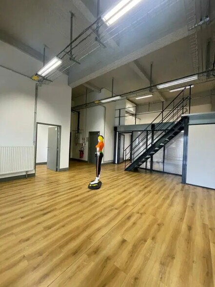 Office in Bègles for lease - Building Photo - Image 2 of 11