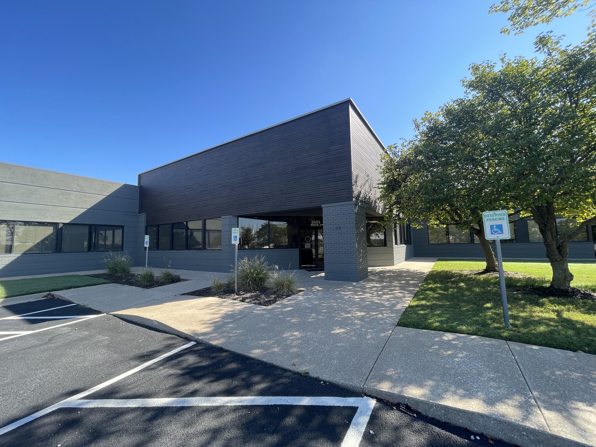 3401 SE Macy Rd, Bentonville, AR for lease Building Photo- Image 1 of 12