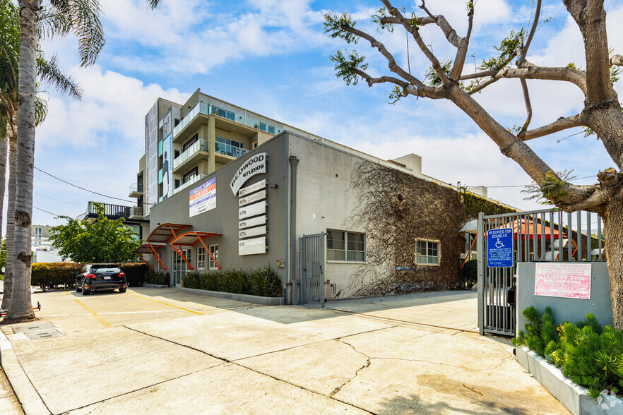 4077-4081 Redwood Ave, Los Angeles, CA for lease - Primary Photo - Image 1 of 20