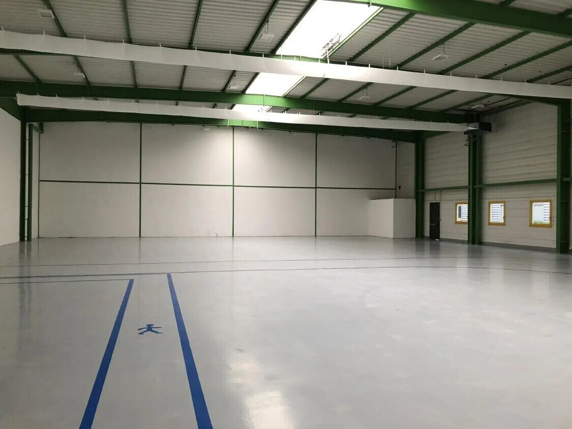 Flex in Le Mesnil-Amelot for lease Interior Photo- Image 1 of 8