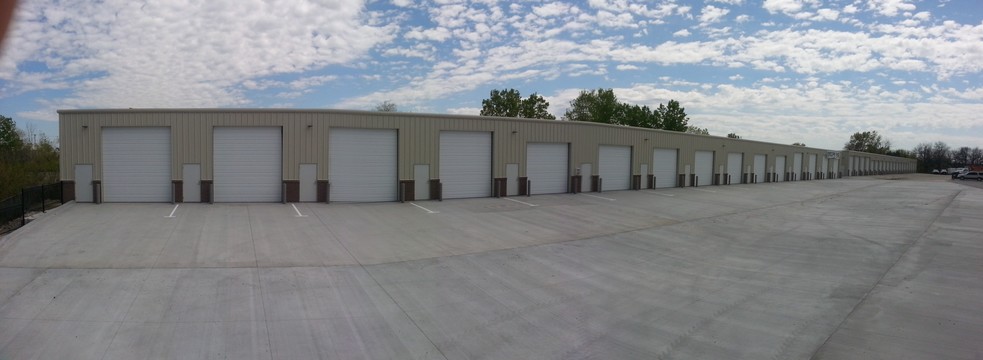 15735 S 169 Hwy, Olathe, KS for lease - Building Photo - Image 2 of 5