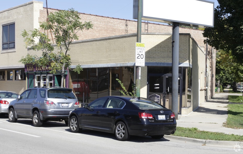 5701-5707 N Milwaukee Ave, Chicago, IL for sale - Building Photo - Image 2 of 3