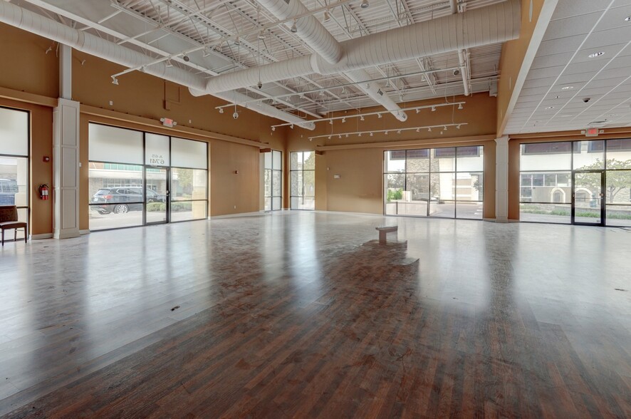 135th St And Metcalf Ave, Overland Park, KS for lease - Interior Photo - Image 3 of 44