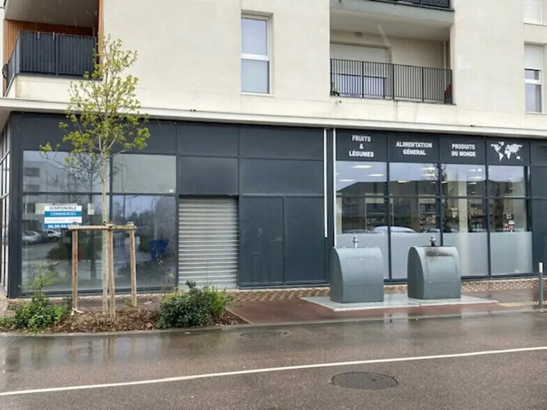 Retail in Bondoufle for sale - Building Photo - Image 2 of 6