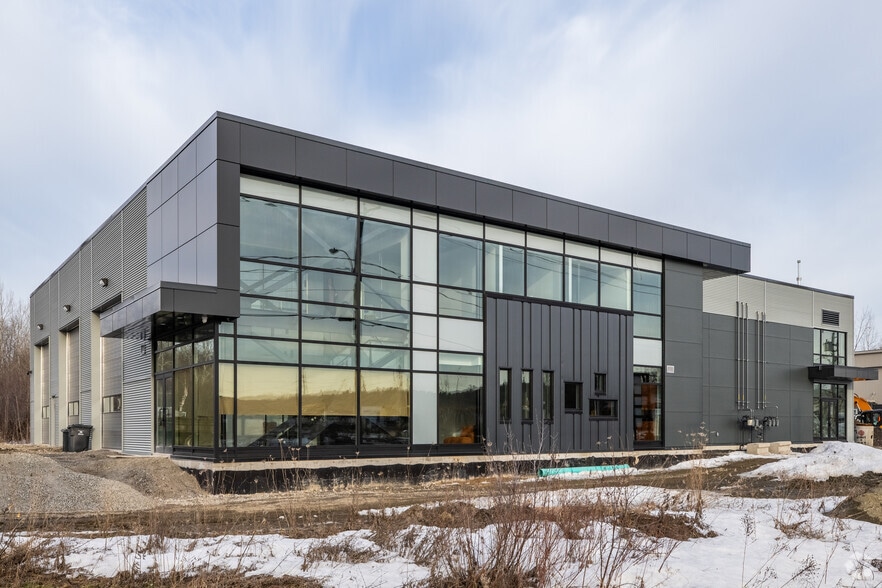 555-575 Rue de Vernon, Gatineau, QC for lease - Primary Photo - Image 1 of 2