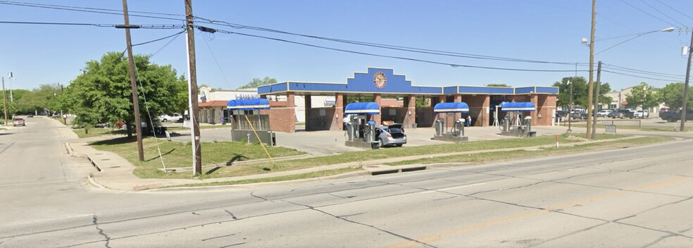 Express Car Wash portfolio of 2 properties for sale on LoopNet.com - Building Photo - Image 1 of 4