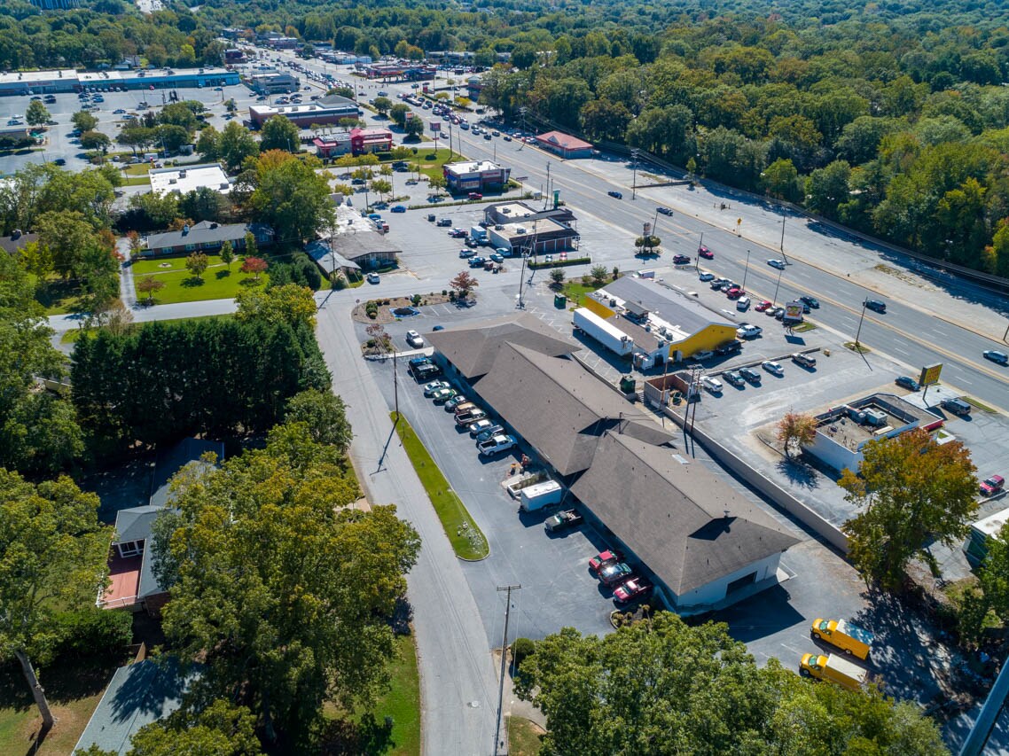 25 Sweetbriar Rd, Greenville, SC 29615 Professional Plaza