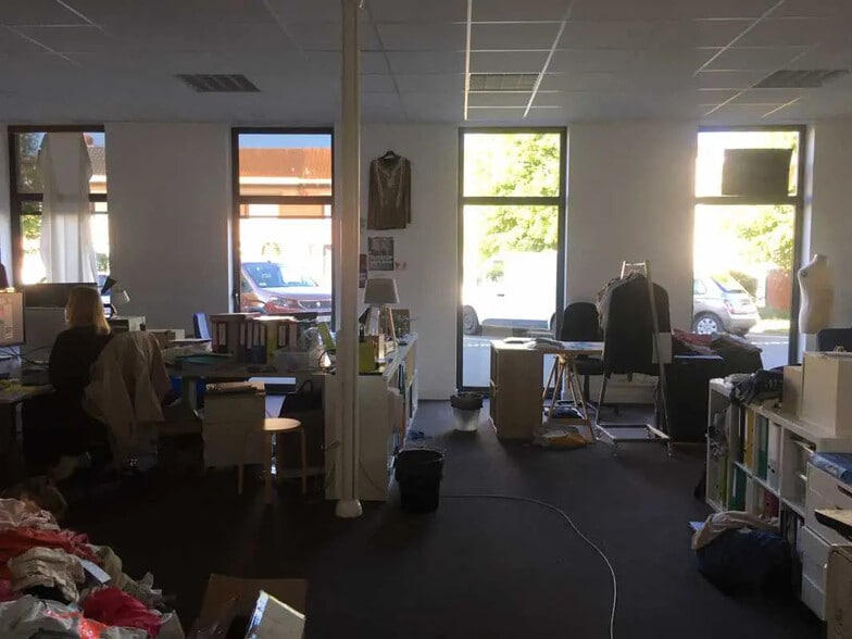 Office in Wambrechies for lease - Interior Photo - Image 2 of 8
