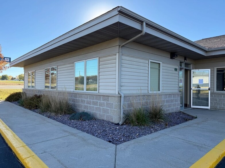 1627 4th Ave W, Monroe, WI for lease - Building Photo - Image 3 of 13