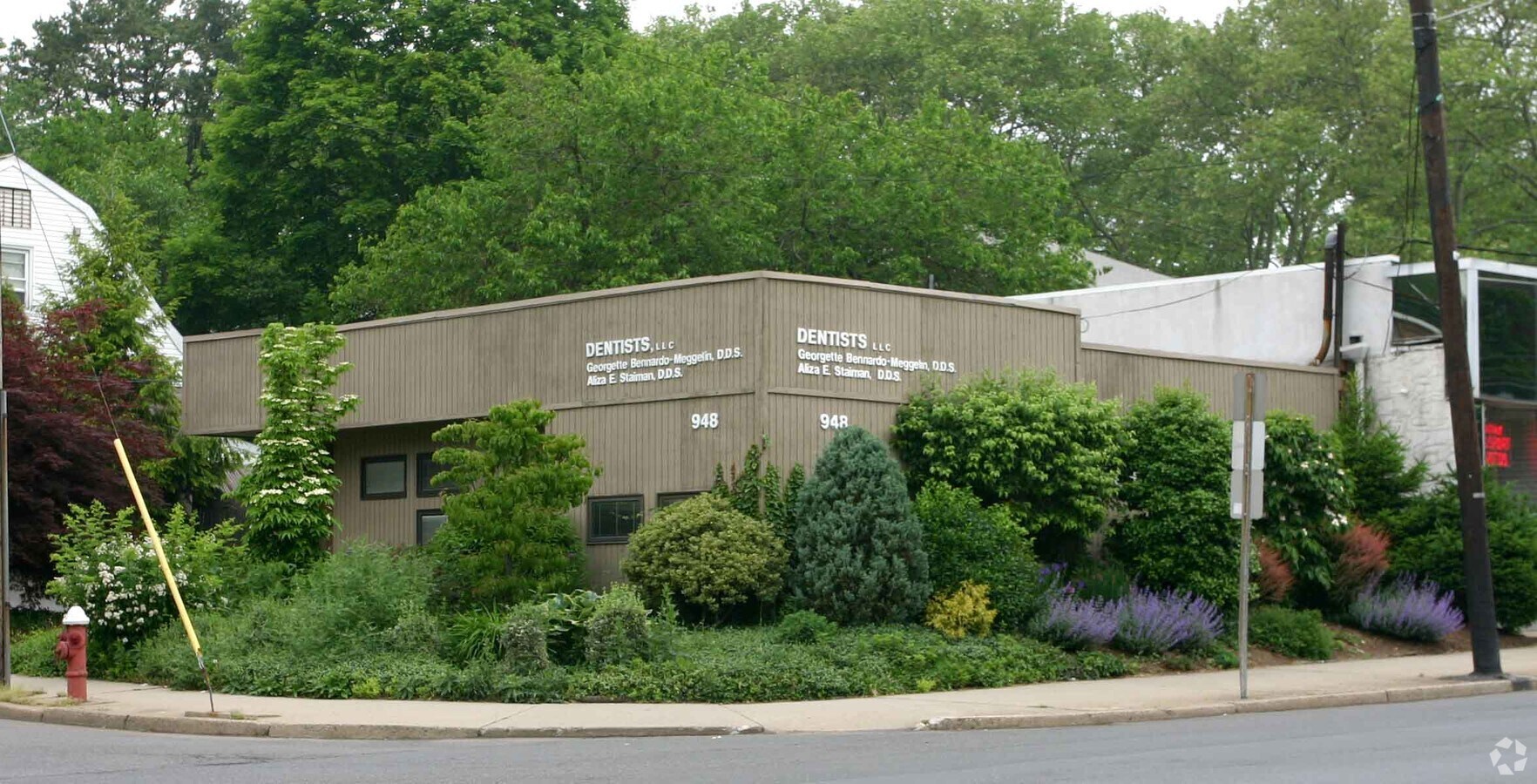 948 Teaneck Rd, Teaneck, NJ 07666