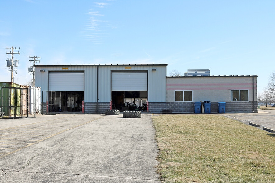 18 Kettle River Dr, Glen Carbon, IL for sale - Building Photo - Image 3 of 12