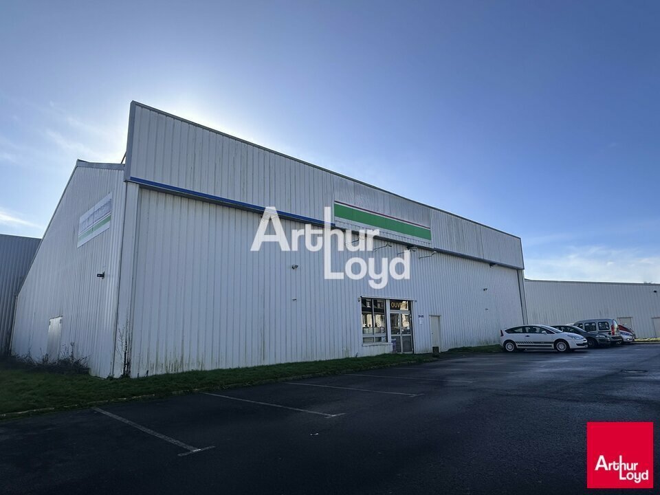 Retail in Saint Gregoire for lease Building Photo- Image 1 of 8