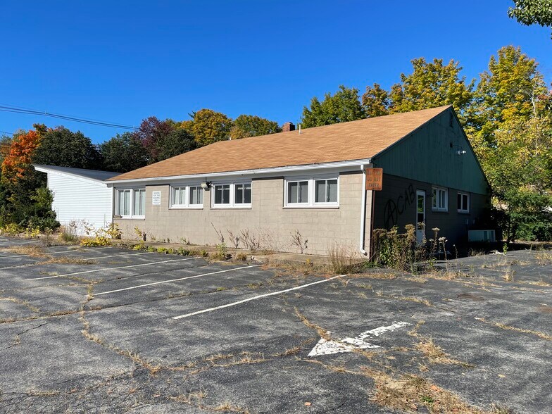 554 Main St, Springvale, ME 04083