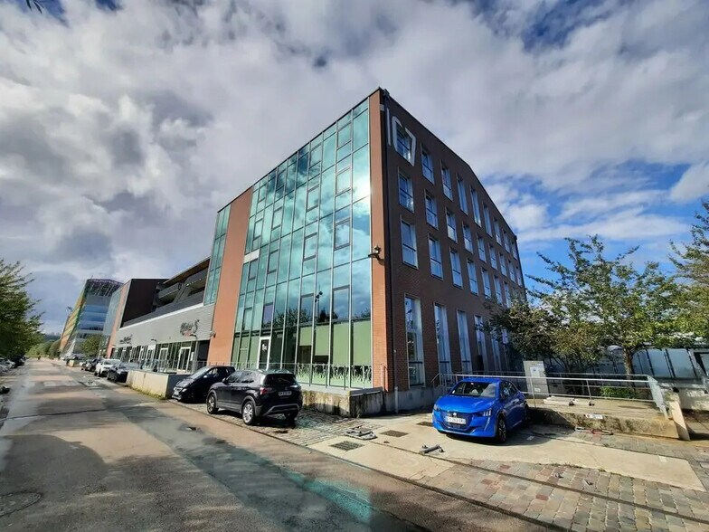 Office in Rouen for lease - Building Photo - Image 1 of 12