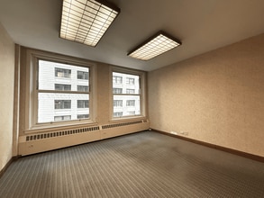 77 W Washington St, Chicago, IL for lease Interior Photo- Image 2 of 6