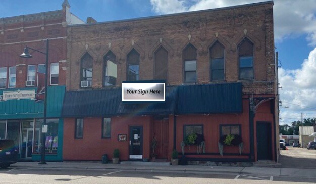 108 E Union St, Waupaca, WI for sale Primary Photo- Image 1 of 1