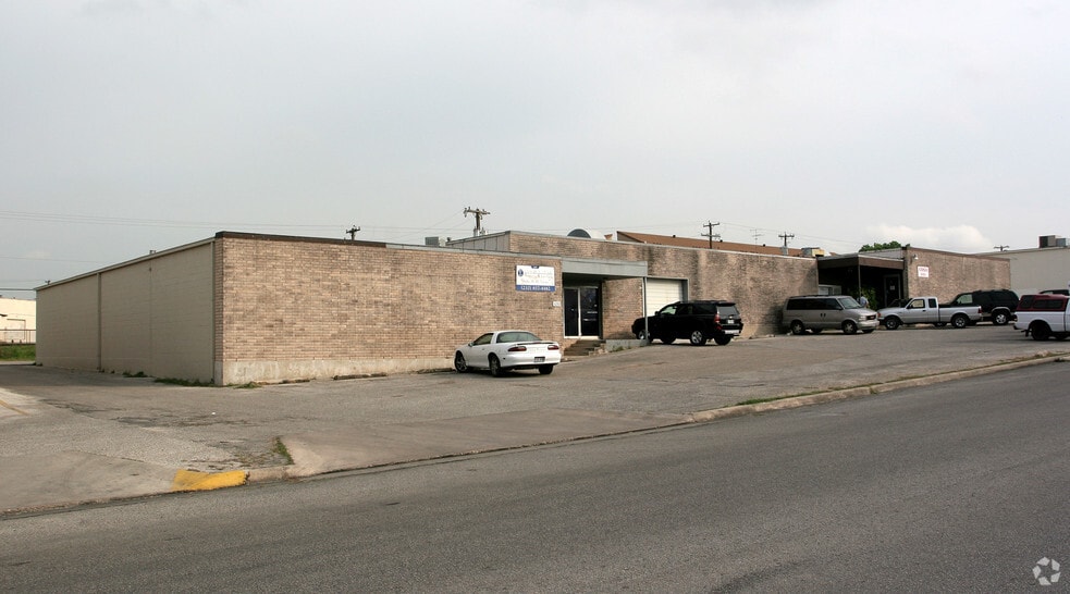 5315-5321 Jackwood Dr, San Antonio, TX for lease - Building Photo - Image 3 of 3