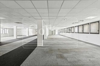 Office in Marseille for lease Building Photo- Image 2 of 5