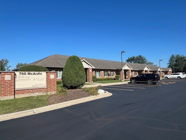 760 McArdle Dr, Crystal Lake, IL for lease Building Photo- Image 1 of 6