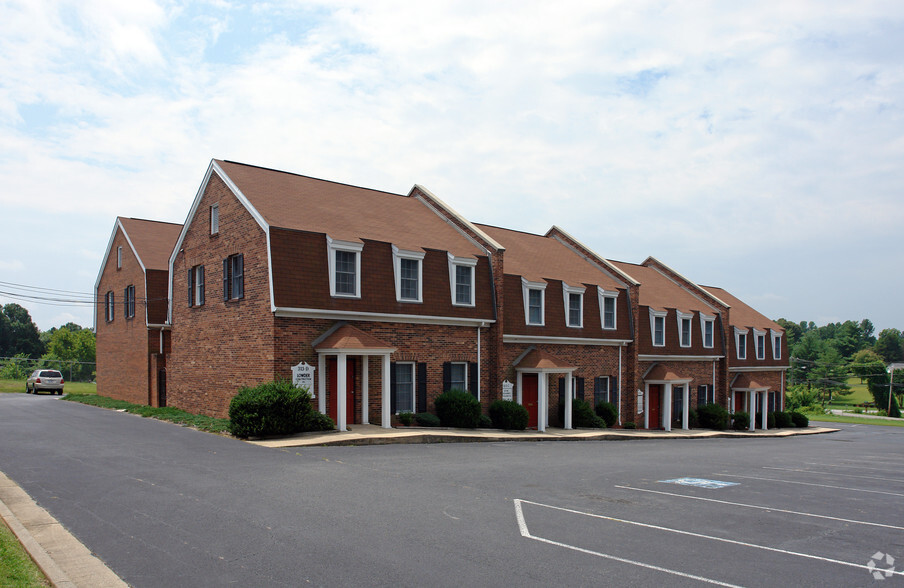 313 Trindale Rd, High Point, NC for lease - Building Photo - Image 3 of 5