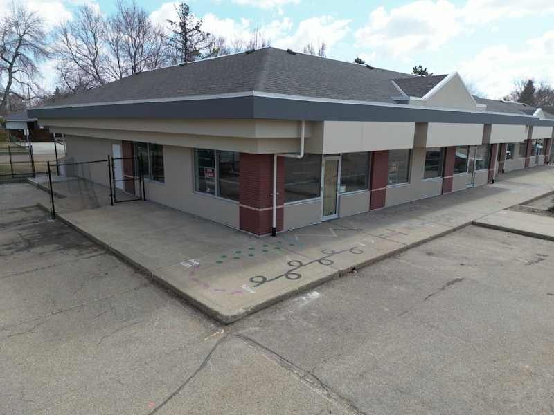 10404 99 Ave, Fort Saskatchewan, AB for lease Building Photo- Image 1 of 6