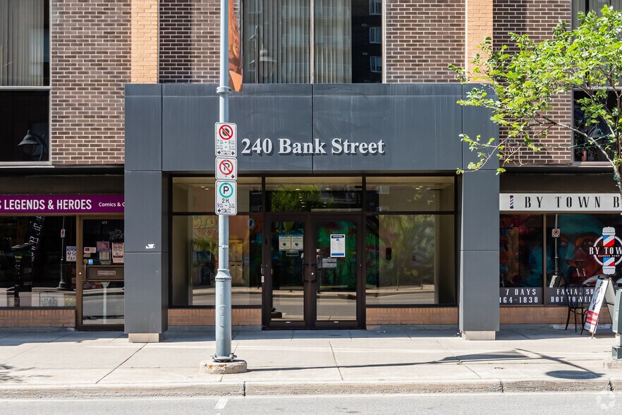 240 Bank St, Ottawa, ON for lease - Building Photo - Image 2 of 5