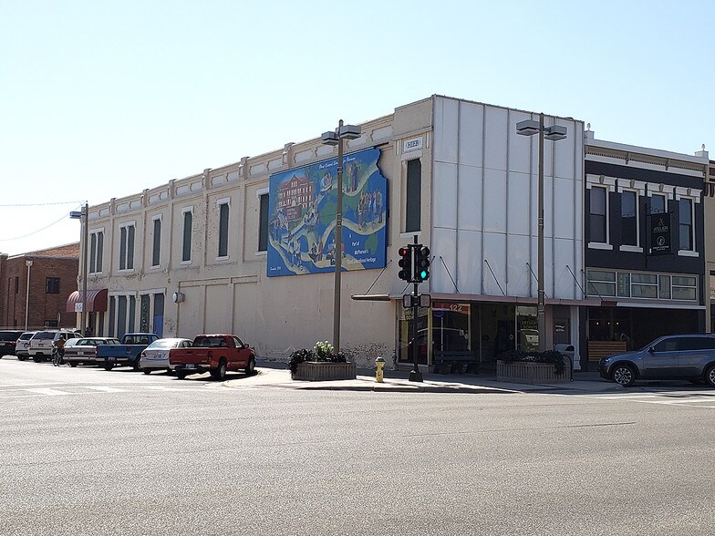 122 N Main St, Mcpherson, KS for sale - Primary Photo - Image 1 of 1