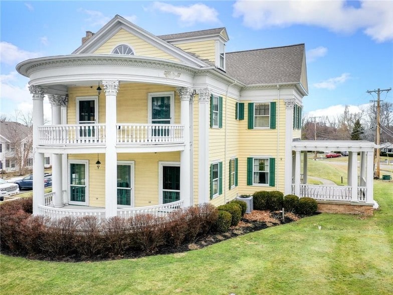 710 Latta Rd, Rochester, NY 14612