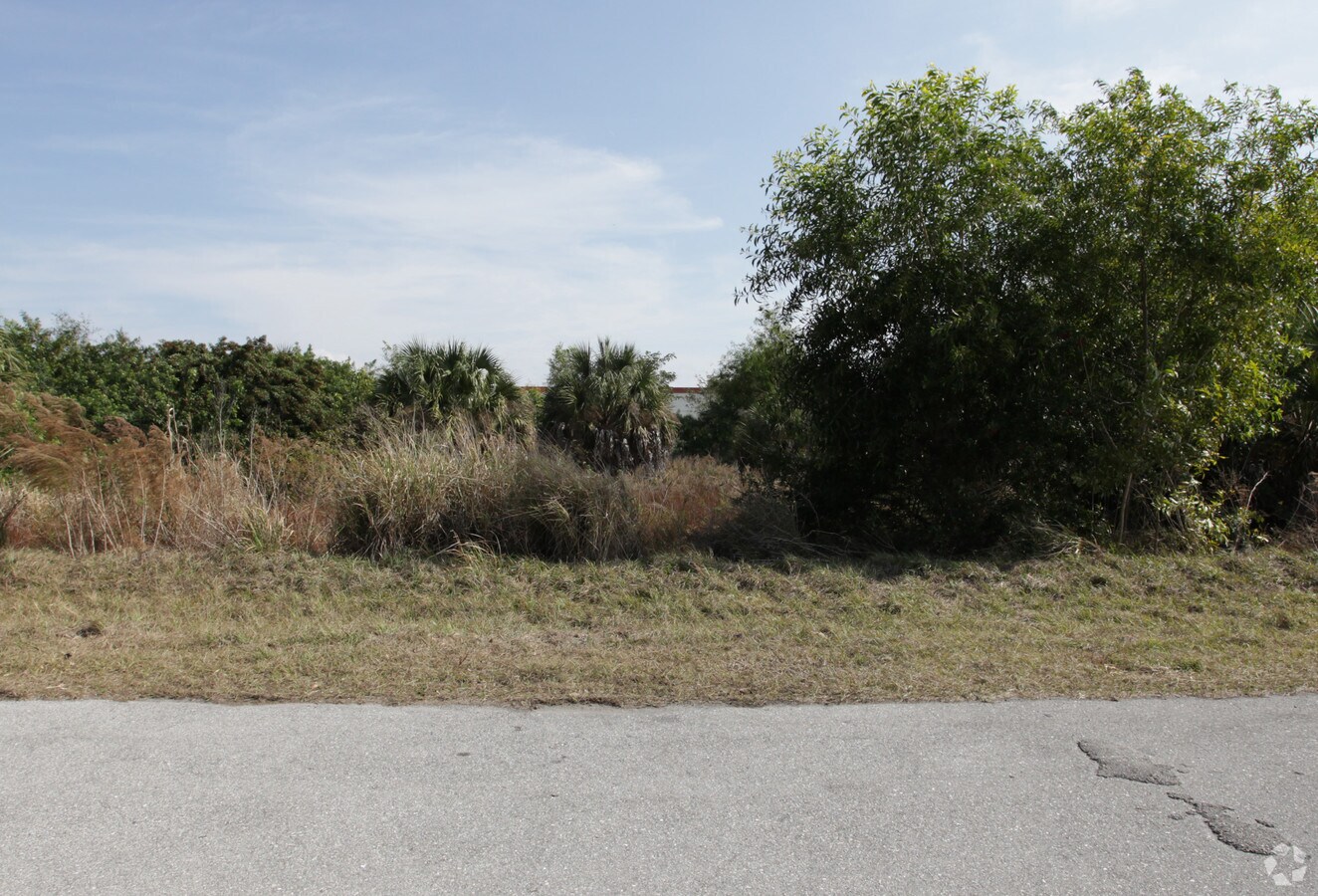 16860 Pine Ridge Rd, Fort Myers, FL 33908