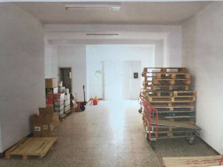 Retail in SEVILLA for sale - Interior Photo - Image 1 of 2