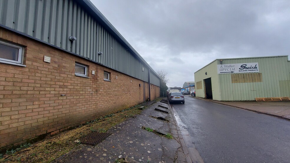 Radley Road Industrial Estate, Abingdon for lease - Building Photo - Image 3 of 3