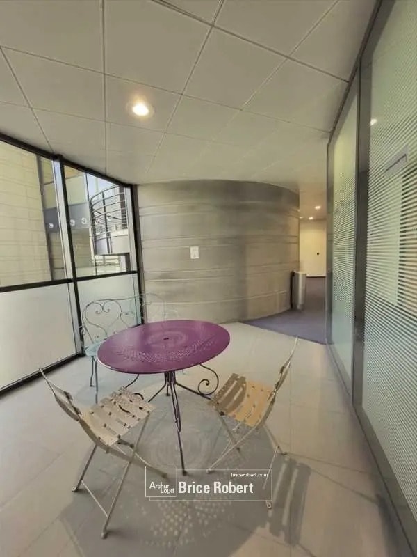 Office in Écully for lease Interior Photo- Image 1 of 13